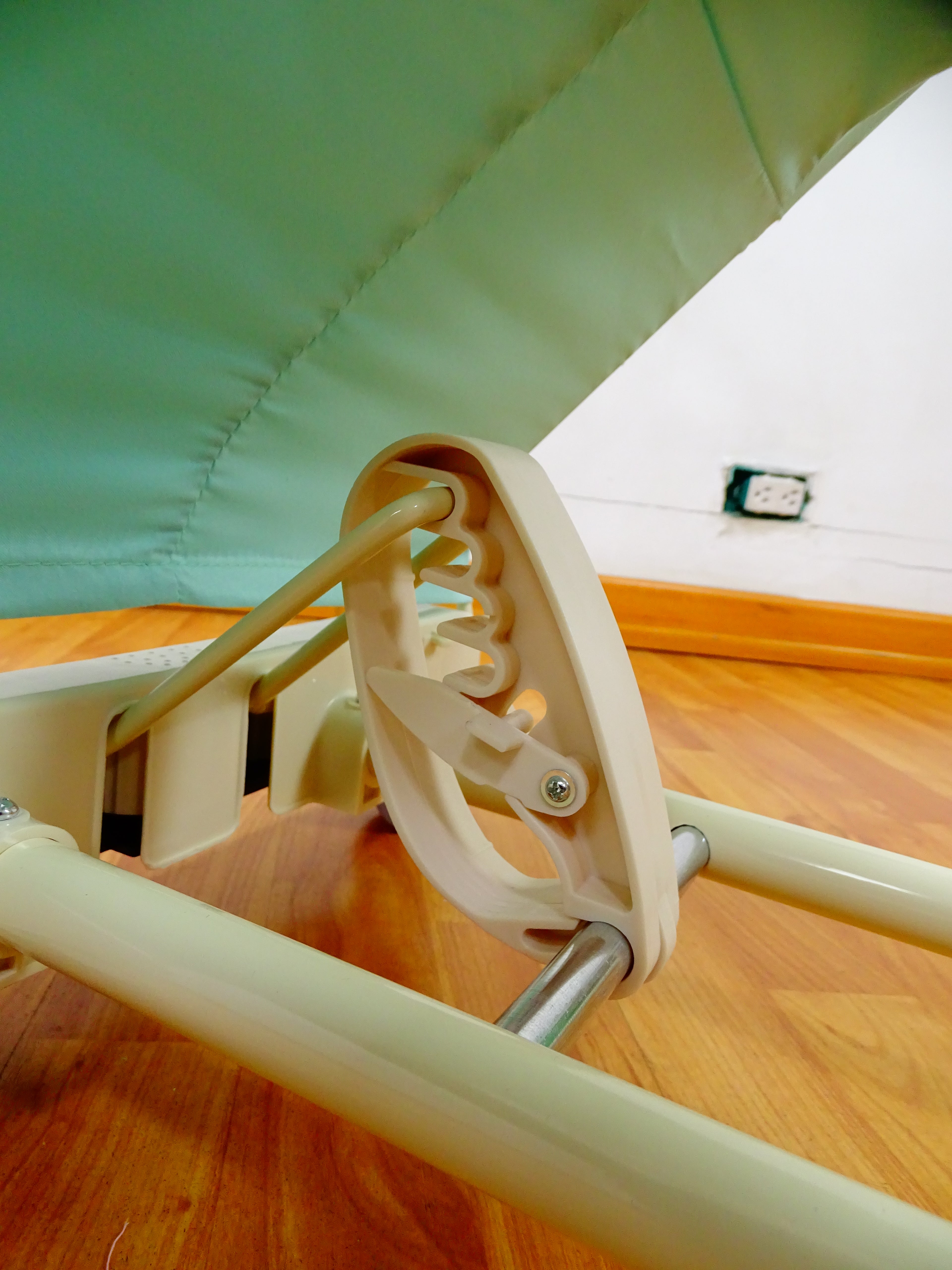 Mecedora Móvil Musical para Bebé 4 en 1 con Bluetooth | Reclinable, Plegable y Portátil